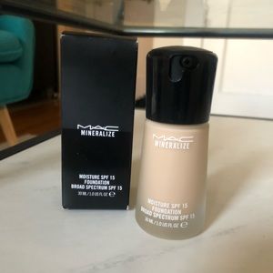 MAC Mineralize SPF 15 Foundation NW13